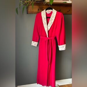 VTG Vanity Fair Robe S Red Velour Cream Lace Crochet Collar Tie Holiday Lounge